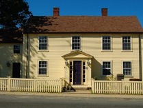 Cream faced detachedGeorgian style  house which is the Essex Museum  in America